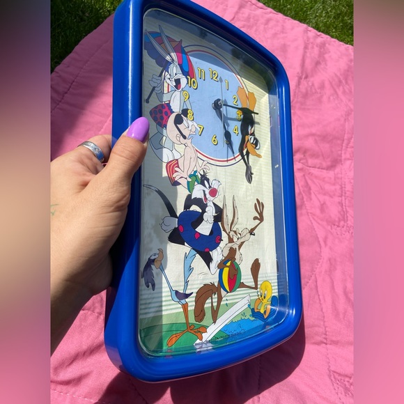 Bugs bunny clock - Picture 3 of 4